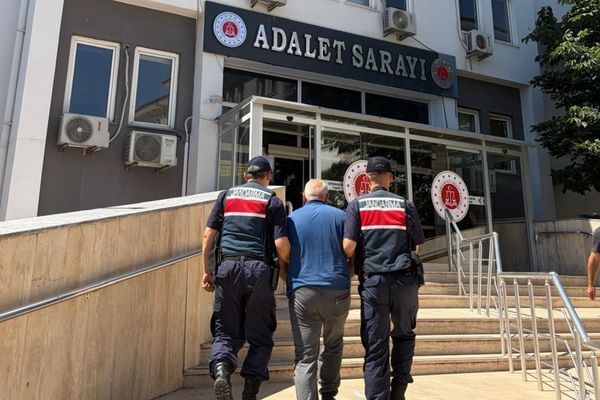 25 yıl hapis cezasıyla aranan şahıs Kocaeli'de yakalandı 25 yıl hapis cezasıyla aranan şahıs Kocaeli'de yakalandı