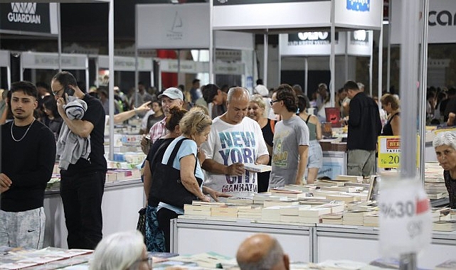 8. Edremit Kitap Fuarı Kitapseverlere kapılarını açtı 8. Edremit Kitap Fuarı Kitapseverlere kapılarını açtı