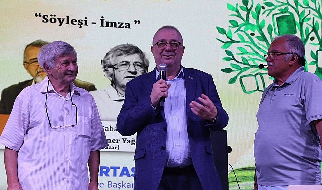 8. Edremit Kitap Fuarı'nda üçüncü gün: Ustalara saygı, edebiyat ve müzik bir arada 8. Edremit Kitap Fuarı'nda üçüncü gün: Ustalara saygı, edebiyat ve müzik bir arada