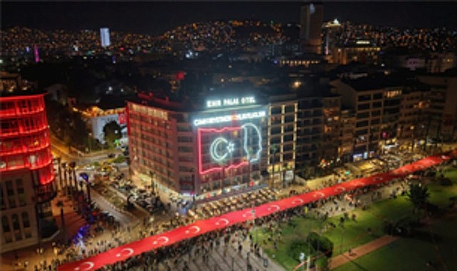 9 Eylül coşkusu fener alayıyla son buldu 9 Eylül coşkusu fener alayıyla son buldu