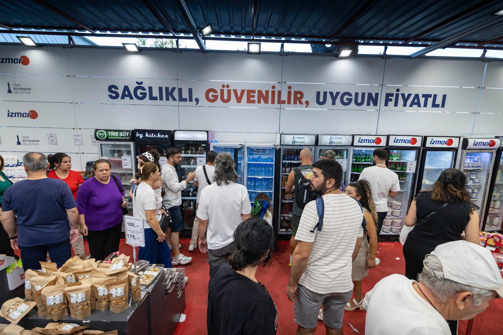 95.İzmir Enternasyonal Fuarı’nın sekizinci gününde ziyaretçi yoğunluğu yaşandı 95.İzmir Enternasyonal Fuarı’nın sekizinci gününde ziyaretçi yoğunluğu yaşandı