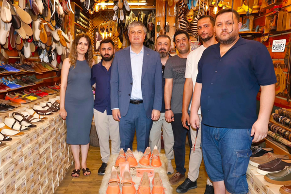 Adana Valisi Yavuz, Seyhan'da esnaf ve vatandaşlarla buluştu Adana Valisi Yavuz, Seyhan'da esnaf ve vatandaşlarla buluştu