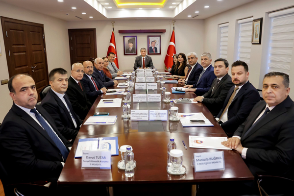 Adana'da kadının güçlenmesi çalışmaları masaya yatırıldı Adana'da kadının güçlenmesi çalışmaları masaya yatırıldı