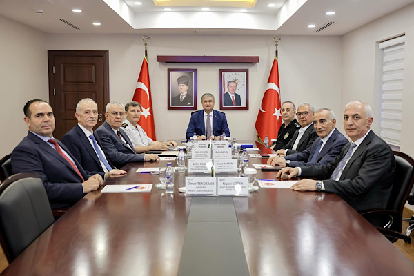 Adana'da oda, borsa ve birlik başkanlarıyla istişare toplantısı düzenlendi Adana'da oda, borsa ve birlik başkanlarıyla istişare toplantısı düzenlendi