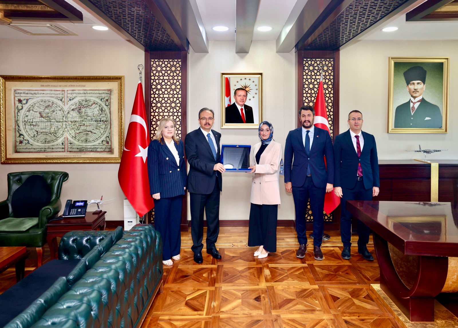 Ahilik Sancağı, Siirt Valisi Kızılkaya’ya takdim edildi Ahilik Sancağı, Siirt Valisi Kızılkaya’ya takdim edildi