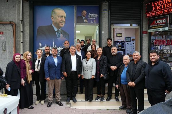 AK Parti İstanbul milletvekilleri vatandaşlarla buluştu AK Parti İstanbul milletvekilleri vatandaşlarla buluştu