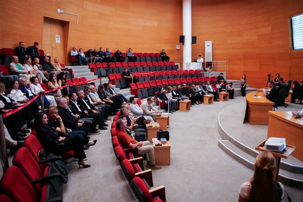 Akhisar Belediyesi Meclisi Ekim ayı toplantısının ilk oturumu yapıldı
