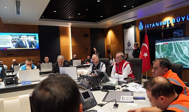 AKOM'da Gece Boyu Mesai: İstanbul Genelinde Mahsur Kalan 595 Kişi Kurtarıldı AKOM'da Gece Boyu Mesai: İstanbul Genelinde Mahsur Kalan 595 Kişi Kurtarıldı