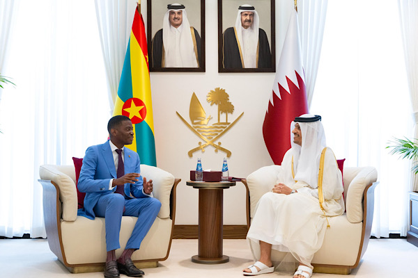 Al Thani, Grenada Başbakanı Mitchell ile bir araya geldi Al Thani, Grenada Başbakanı Mitchell ile bir araya geldi