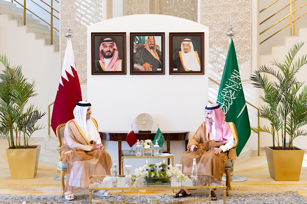 Al Thani, Suudi Arabistan Dışişleri Bakanı Al Saud ile bir araya geldi Al Thani, Suudi Arabistan Dışişleri Bakanı Al Saud ile bir araya geldi