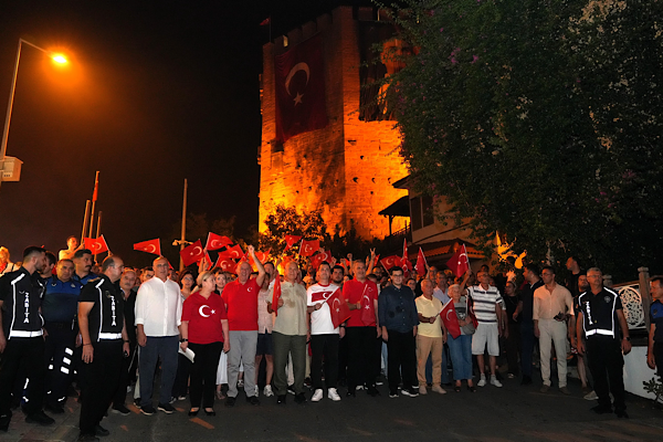 Alanya’da 30 Ağustos Zafer Bayramı fener alayı ve Gülşen konseriyle kutlandı Alanya’da 30 Ağustos Zafer Bayramı fener alayı ve Gülşen konseriyle kutlandı
