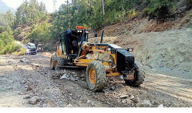 Alanya'da kırsal mahalle yollarına yaz bakımı Alanya'da kırsal mahalle yollarına yaz bakımı