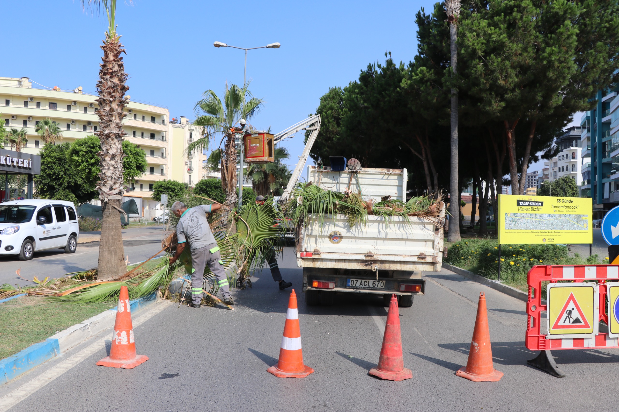 Alanya’da park ve yeşil alanlarda bakım çalışmaları sürüyor Alanya’da park ve yeşil alanlarda bakım çalışmaları sürüyor