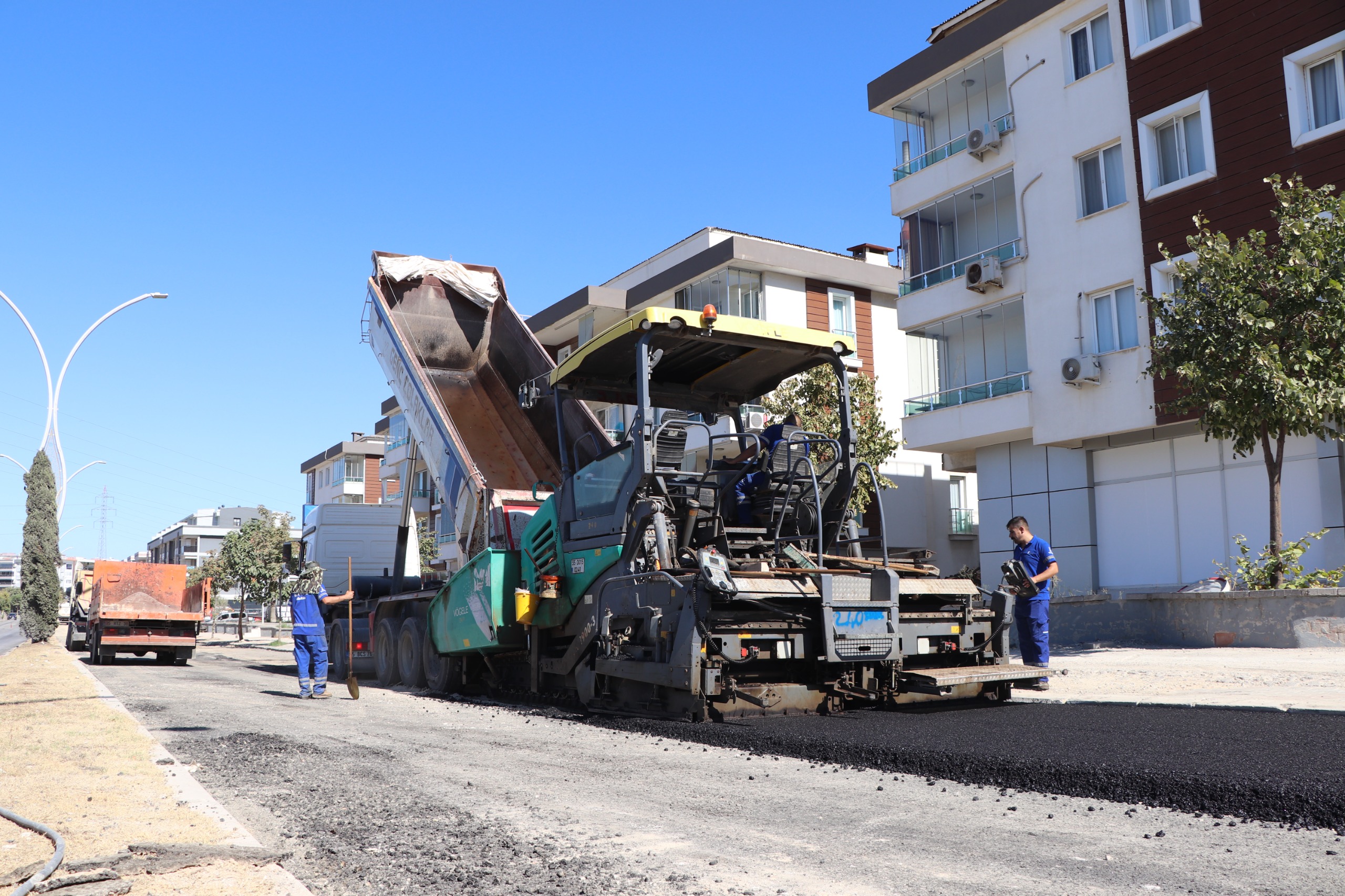 Aliağa ve Seferihisar’da yollar yenileniyor Aliağa ve Seferihisar’da yollar yenileniyor