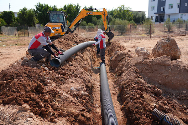 Altıayak Mahallesi’nde yaklaşık 2 bin metrelik yeni yol açıldı Altıayak Mahallesi’nde yaklaşık 2 bin metrelik yeni yol açıldı
