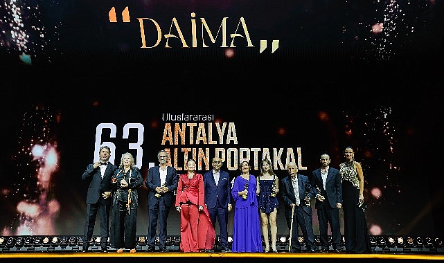 Altın Portakal 'Daima' diyerek Sinema Meşalesini 63. kez yaktı Altın Portakal 'Daima' diyerek Sinema Meşalesini 63. kez yaktı