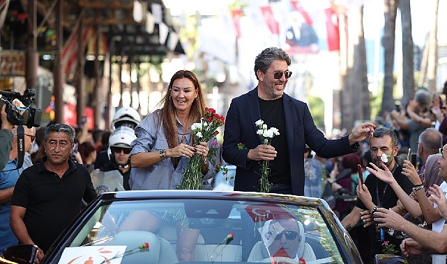 Altın Portakal Film Festival geleneksel kortejle başladı Altın Portakal Film Festival geleneksel kortejle başladı