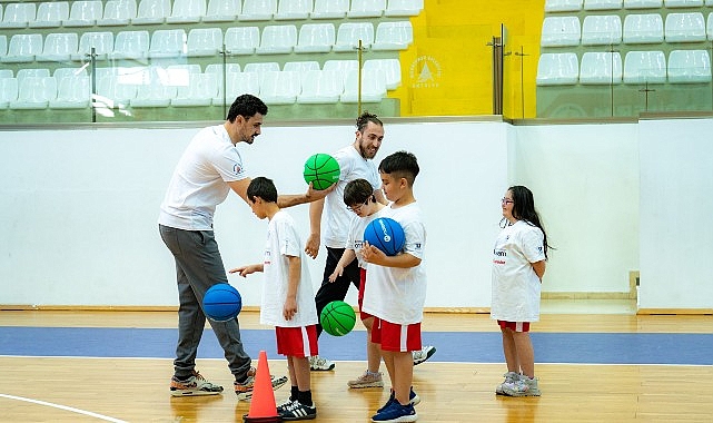 Anadolu Efes One Team kurumsal sosyal sorumluluk projesiyle EuroLeague One Team Ödülleri'nde finale kald Anadolu Efes One Team kurumsal sosyal sorumluluk projesiyle EuroLeague One Team Ödülleri'nde finale kald