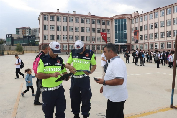 Ankara Valiliğinden okul çevrelerinde kapsamlı güvenlik denetimi Ankara Valiliğinden okul çevrelerinde kapsamlı güvenlik denetimi