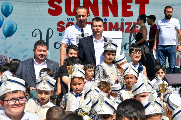 Ankara'da bin çocuk için sünnet şöleni düzenlendi Ankara'da bin çocuk için sünnet şöleni düzenlendi
