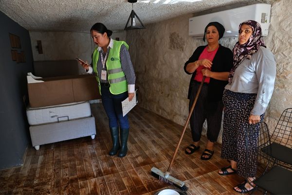Antalya Büyükşehir Belediyesi, Demre’de selin yaralarını sarıyor Antalya Büyükşehir Belediyesi, Demre’de selin yaralarını sarıyor