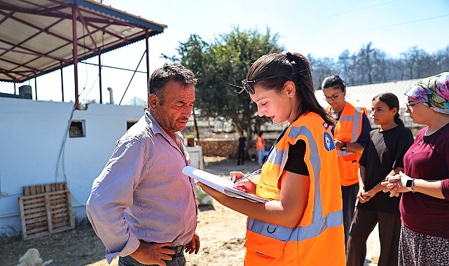 Antalya Büyükşehir Belediyesi yangınzedelerin yanında