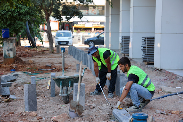 Antalya’da üç bulvarda kaldırım ve peyzaj düzenlemesi sürüyor
Antalya’da üç bulvarda kaldırım ve peyzaj düzenlemesi sürüyor