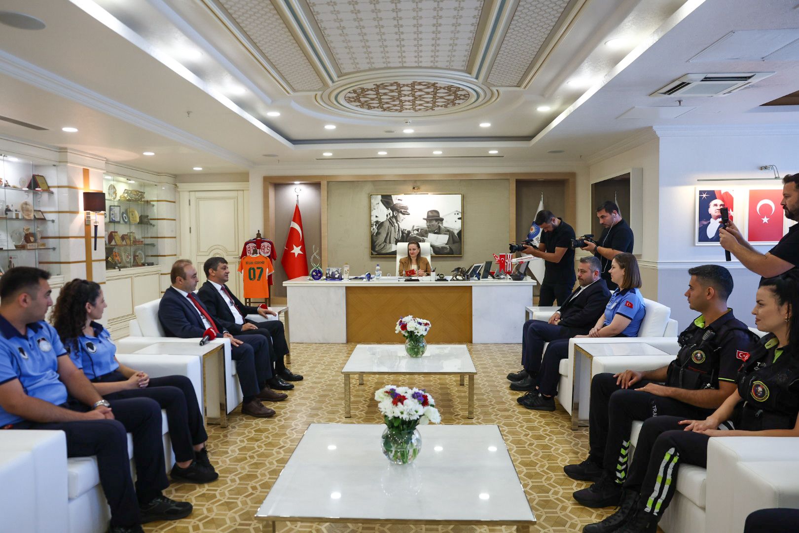 Antalya’da zabıta kadrosuna 90 yeni personel katılacak Antalya’da zabıta kadrosuna 90 yeni personel katılacak
