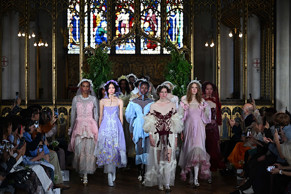 Antep işi nakışı Londra Moda Haftası'nda tanıtıldı Antep işi nakışı Londra Moda Haftası'nda tanıtıldı