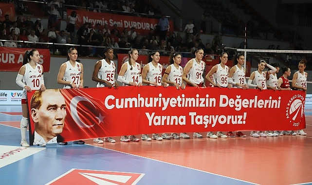 Aras Kargo Spor Kulübü, Sultanlar Ligi'nde Cumhuriyet Bayramı Coşkusunu Parkeye Taşıdı Aras Kargo Spor Kulübü, Sultanlar Ligi'nde Cumhuriyet Bayramı Coşkusunu Parkeye Taşıdı