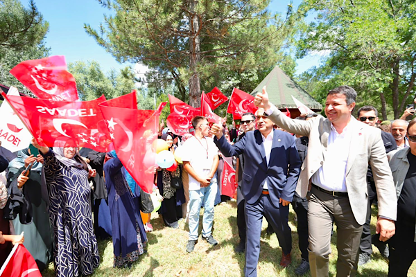 Arıkan, Geleneksel Saadet Pikniği'ne katıldı Arıkan, Geleneksel Saadet Pikniği'ne katıldı