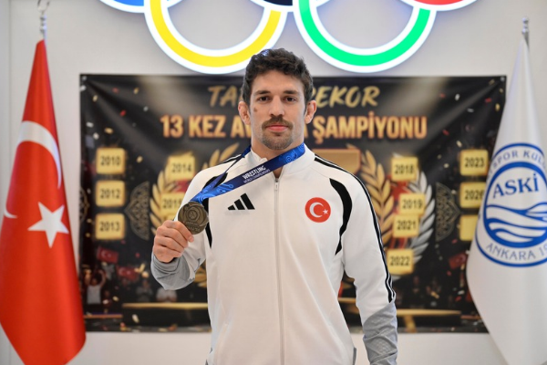 ASKİ sporlu milli güreşçi Yüksel Sarıçiçek Dünya Şampiyonasında ikinci oldu ASKİ sporlu milli güreşçi Yüksel Sarıçiçek Dünya Şampiyonasında ikinci oldu
