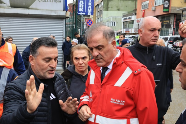 Aslan: İstanbul genelinde sel müdahaleleri sürüyor Aslan: İstanbul genelinde sel müdahaleleri sürüyor