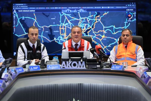 Aslan: Toplu ulaşımda 3 bin 933 ilave seferle trafik rahatlatılıyor Aslan: Toplu ulaşımda 3 bin 933 ilave seferle trafik rahatlatılıyor
