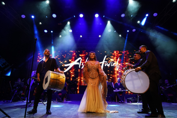 Aslı Hünel 64. Uluslararası Bursa Festivali'nde müzikseverlerle buluştu Aslı Hünel 64. Uluslararası Bursa Festivali'nde müzikseverlerle buluştu