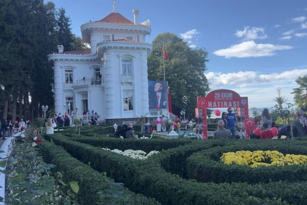 Atatürk Köşkü’nü Cumhuriyet Bayramı’nda 4 bin 660 kişi ziyaret etti Atatürk Köşkü’nü Cumhuriyet Bayramı’nda 4 bin 660 kişi ziyaret etti
