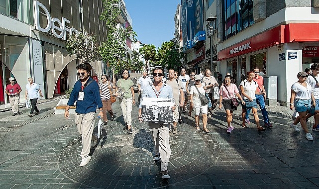 'Atatürk'ün Adımlarıyla Karşıyaka' rotasında turlar başladı 'Atatürk'ün Adımlarıyla Karşıyaka' rotasında turlar başladı