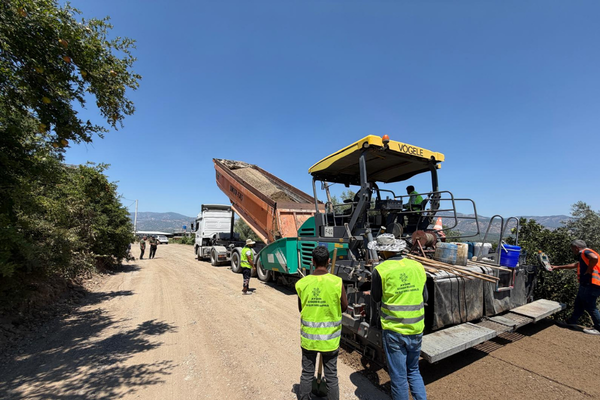 Aydın Büyükşehir Belediyesi 17 ilçede yol ve altyapı çalışmalarını sürdürüyor Aydın Büyükşehir Belediyesi 17 ilçede yol ve altyapı çalışmalarını sürdürüyor