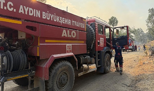 Aydın Büyükşehir Belediyesi Kuyucak'ta yangına müdahale ediyor Aydın Büyükşehir Belediyesi Kuyucak'ta yangına müdahale ediyor