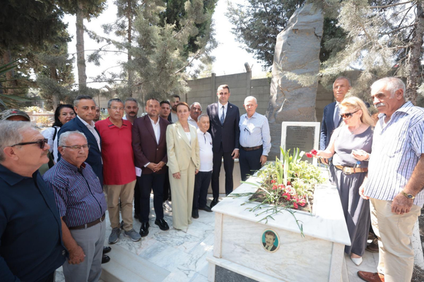 Aydın Erten, ölümünün 26’ncı yılında Gültepe’de anıldı Aydın Erten, ölümünün 26’ncı yılında Gültepe’de anıldı