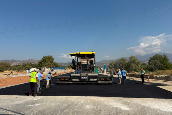 Aydın’ın 17 ilçesinde yol yapım ve yenileme çalışmaları sürüyor Aydın’ın 17 ilçesinde yol yapım ve yenileme çalışmaları sürüyor