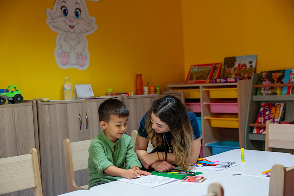 Ayla Ökmen Mutlu Çocuklar Oyun Evi’nde Saatlik Hizmet sürüyor Ayla Ökmen Mutlu Çocuklar Oyun Evi’nde Saatlik Hizmet sürüyor