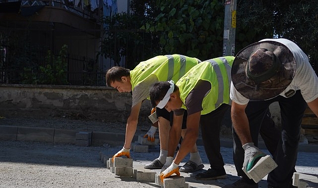 Ayvalık'ta Aynı Anda Altı Noktada Yol Yapım Çalışması Ayvalık'ta Aynı Anda Altı Noktada Yol Yapım Çalışması