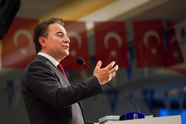 Babacan, İzmir depreminde hayatını kaybedenleri andı