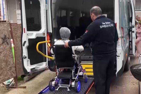Bahçelievler Belediyesinden özel gereksinimli bireylere Boğaz turu Bahçelievler Belediyesinden özel gereksinimli bireylere Boğaz turu