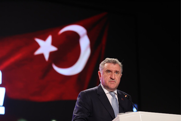 Bakan Bak: İstanbul’umuzda tarihi bir gurur yaşıyoruz Bakan Bak: İstanbul’umuzda tarihi bir gurur yaşıyoruz