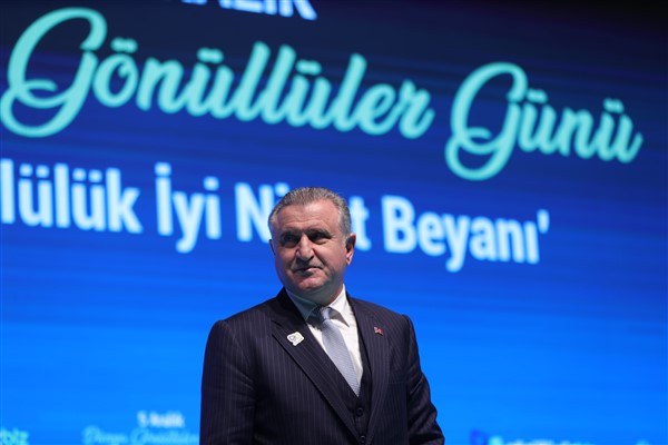 Bakan Bak’tan milli sporculara tebrik mesajı Bakan Bak’tan milli sporculara tebrik mesajı