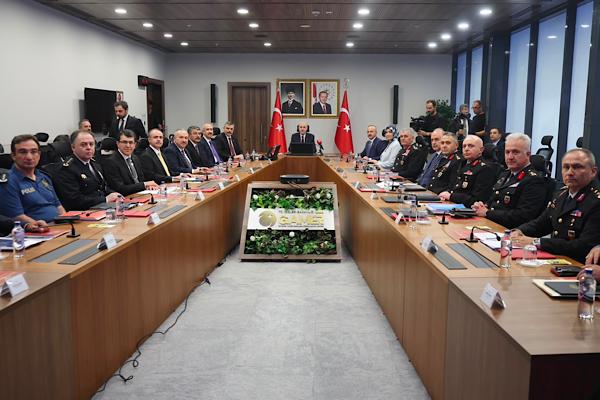 Bakan Çiftçi: Terörsüz Türkiye yolunda tarihi bir eşik aşıldı Bakan Çiftçi: Terörsüz Türkiye yolunda tarihi bir eşik aşıldı