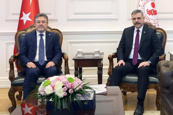 Bakan Çiftçi ve Bakan Yumaklı, sahipsiz hayvanlara yönelik çalışmaları değerlendirdi Bakan Çiftçi ve Bakan Yumaklı, sahipsiz hayvanlara yönelik çalışmaları değerlendirdi