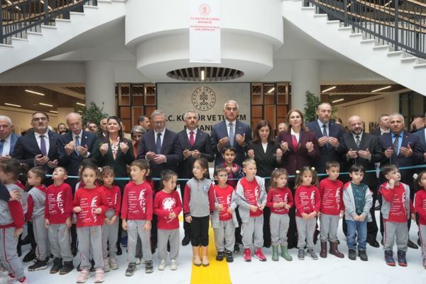Bakan Ersoy, Edirne’de 160 bin kitap kapasiteli İl Halk Kütüphanesi’ni açtı Bakan Ersoy, Edirne’de 160 bin kitap kapasiteli İl Halk Kütüphanesi’ni açtı